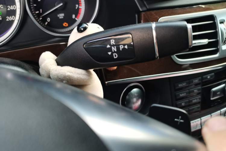 Used Mercedes-Benz E-Class 2014 E 300 L Gear Lever