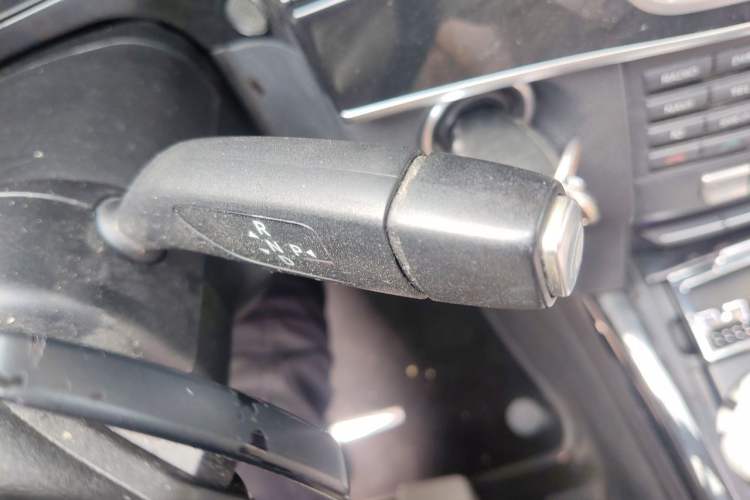 Used Mercedes-Benz E-Class 2014 E 300 L Sport Edition Gear Lever