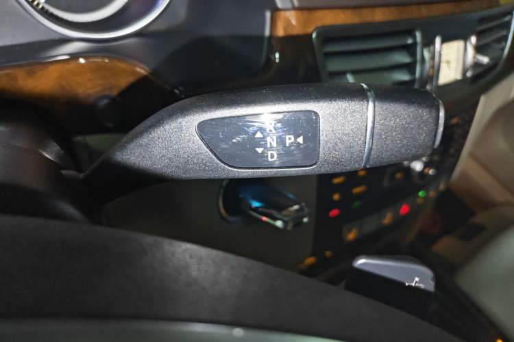 Used Mercedes-Benz E-Class 2014 E 260 L Luxury Model Gear Lever