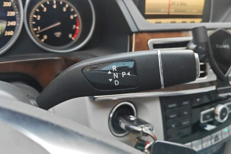 Used Mercedes-Benz E-Class 2014 Facelifted E 260 L Luxury Edition Gear Lever