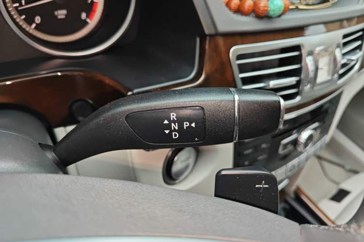 Used Mercedes-Benz E-Class 2014 E 400 L Hybrid Gear Lever