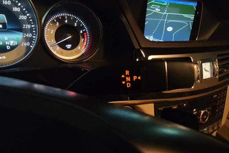 Used Mercedes-Benz E-Class 2014 E 400 L Sport Luxury Edition Gear Lever