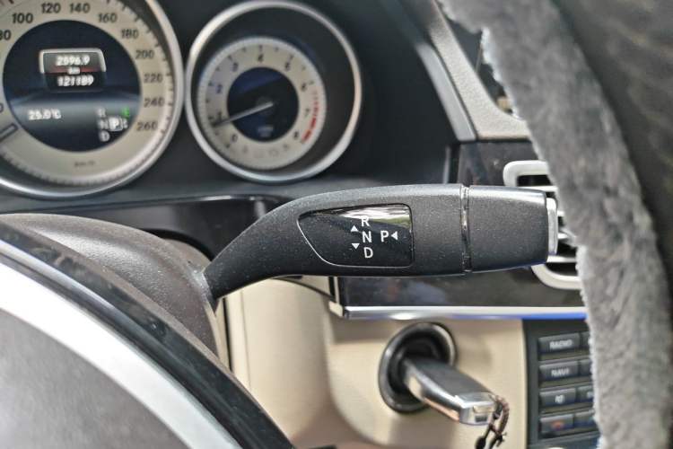 Used Mercedes-Benz E-Class 2014 E 260 L Gear Lever
