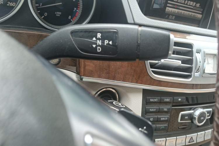 Used Mercedes-Benz E-Class 2014 Facelifted E 260 L Luxury Edition Gear Lever