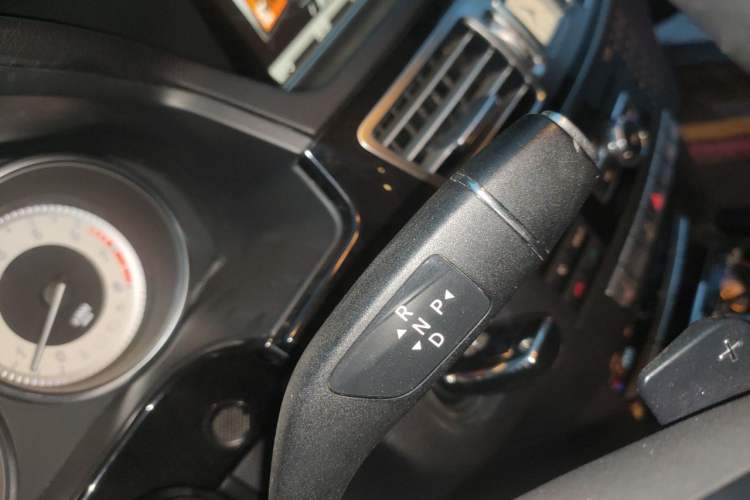 Used Mercedes-Benz E-Class 2014 E 300 L Sport Edition Gear Lever