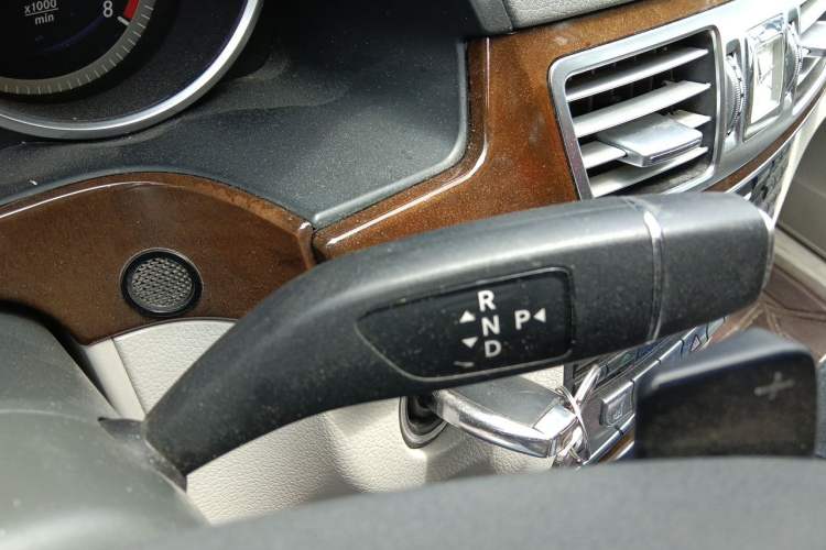 Used Mercedes-Benz E-Class 2014 Facelifted E 260 L Luxury Edition Gear Lever