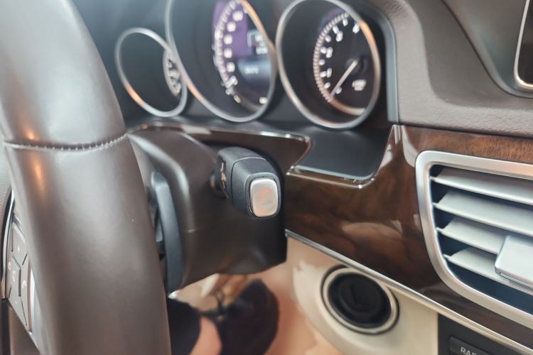 Used Mercedes-Benz E-Class 2014 E 260 L Gear Lever