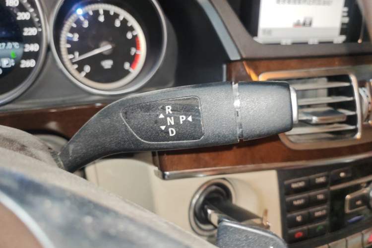 Used Mercedes-Benz E-Class 2014 E 260 L Gear Lever