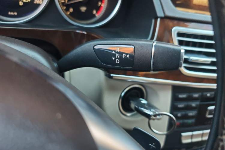 Used Mercedes-Benz E-Class 2014 E 260 L Gear Lever
