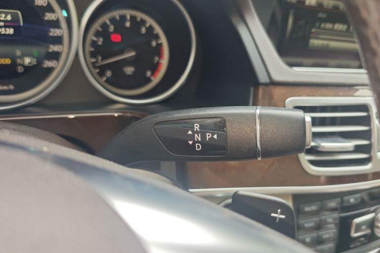 Used Mercedes-Benz E-Class 2014 E 260 L Gear Lever
