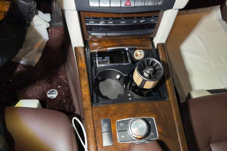 Used Mercedes-Benz E-Class 2014 Facelifted E 260 L Luxury Edition Gear Lever