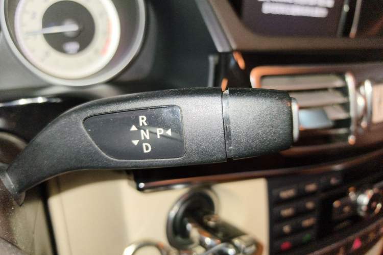 Used Mercedes-Benz E-Class 2014 E 260 L Sport Edition Gear Lever