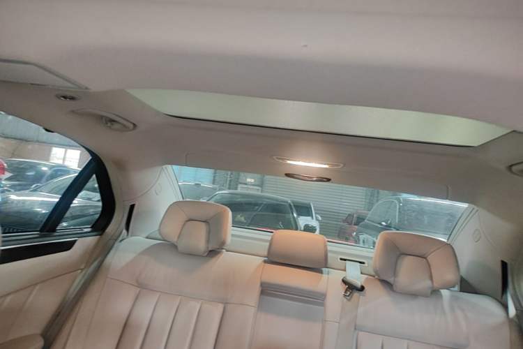 Used Mercedes-Benz E-Class 2014 E 300 L Headliner