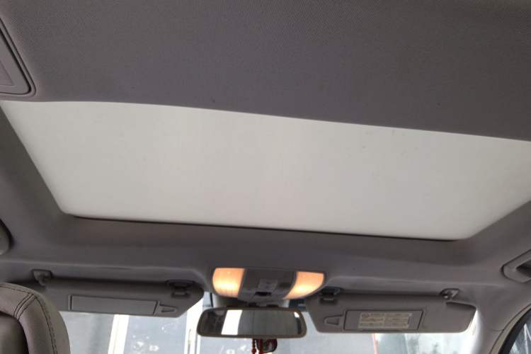 Used Mercedes-Benz E-Class 2014 Facelifted E 260 L Luxury Edition Headliner
