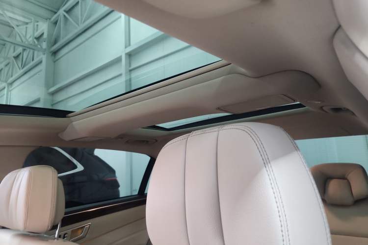 Used Mercedes-Benz E-Class 2014 E 260 L Headliner