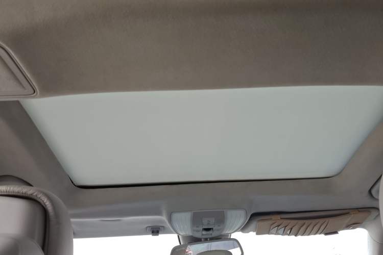 Used Mercedes-Benz E-Class 2014 E 300 L Headliner