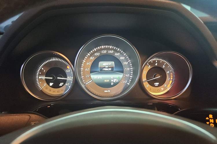 Used Mercedes-Benz E-Class 2014 E 260 L Sport Edition Instrument Cluster