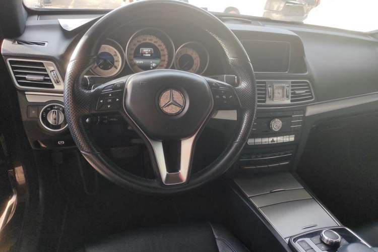 Used Mercedes-Benz E-Class 2014 E 200 Coupe Interior 1