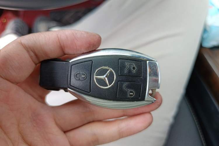 Used Mercedes-Benz E-Class 2014 E 260 L Interior 1