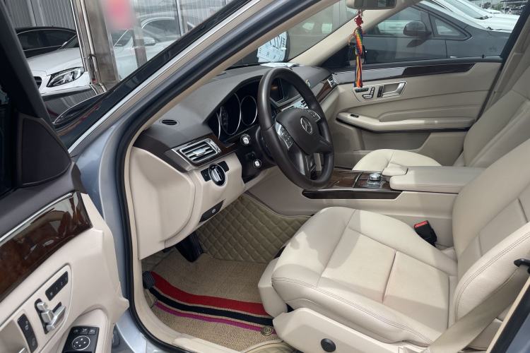 Used Mercedes-Benz E-Class 2014 E 260 L Interior 1