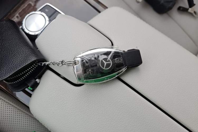 Used Mercedes-Benz E-Class 2014 E 300 L Interior 1