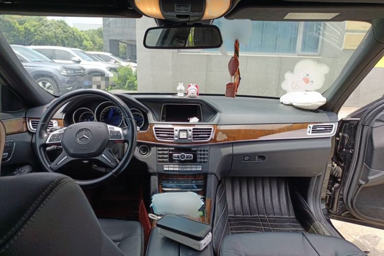 Used Mercedes-Benz E-Class 2014 E 260 L Interior 2