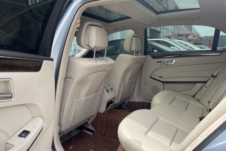 Used Mercedes-Benz E-Class 2014 E 260 L Interior 2