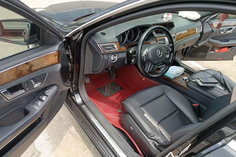 Used Mercedes-Benz E-Class 2014 E 260 L Interior 3