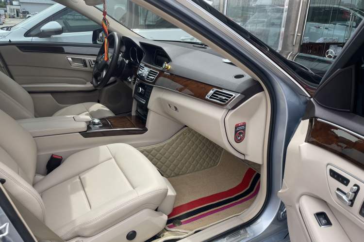 Used Mercedes-Benz E-Class 2014 E 260 L Interior 3