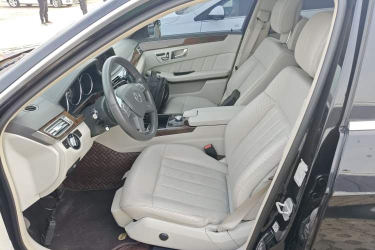Used Mercedes-Benz E-Class 2014 E 300 L Interior 3