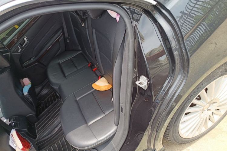 Used Mercedes-Benz E-Class 2014 E 260 L Interior 4