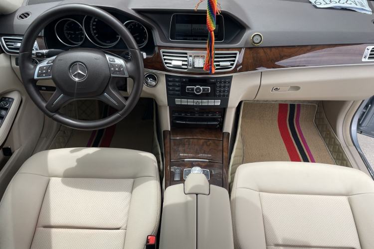 Used Mercedes-Benz E-Class 2014 E 260 L Interior 4