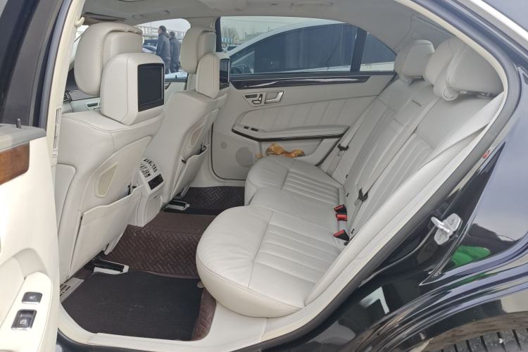 Used Mercedes-Benz E-Class 2014 E 300 L Interior 4