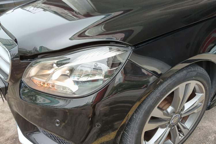 Used Mercedes-Benz E-Class 2014 Restyled E 300 L Sport Edition Left Front Headlight