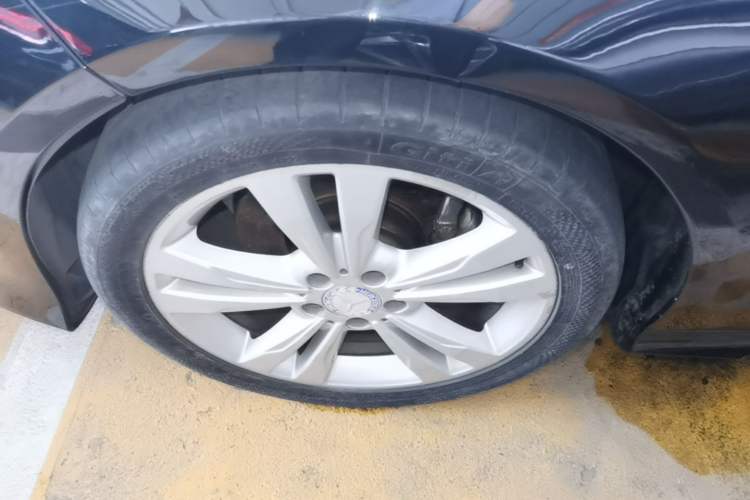 Used Mercedes-Benz E-Class 2014 Restyled E 300 L Sport Edition Left Front Wheel Hub