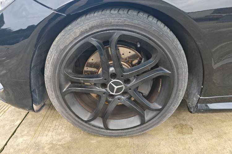 Used Mercedes-Benz E-Class 2014 E 200 Coupe Left Front Wheel Hub