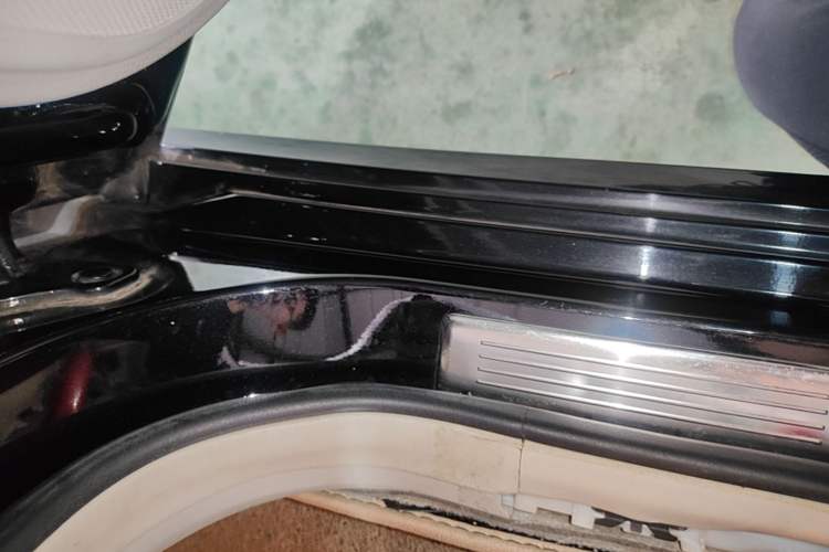 Used Mercedes-Benz E-Class 2014 E 300 L Left Side Sill