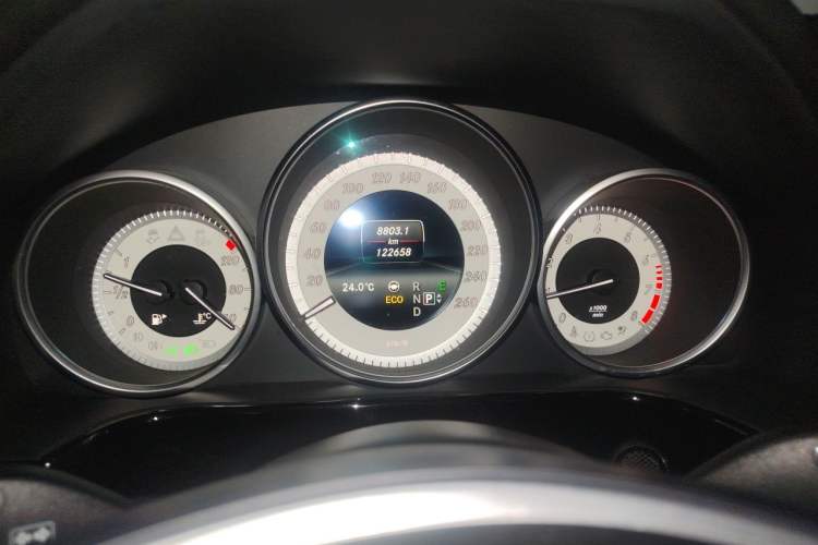Used Mercedes-Benz E-Class 2014 Restyled E 400 L Sport Luxury Edition Odometer Close Up