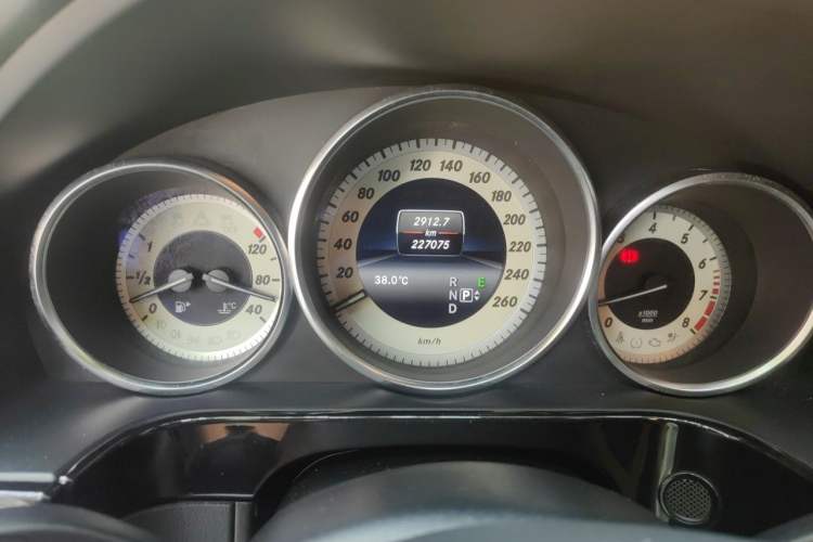 Used Mercedes-Benz E-Class 2014 Restyled E 260 L Sport Edition Odometer Close Up