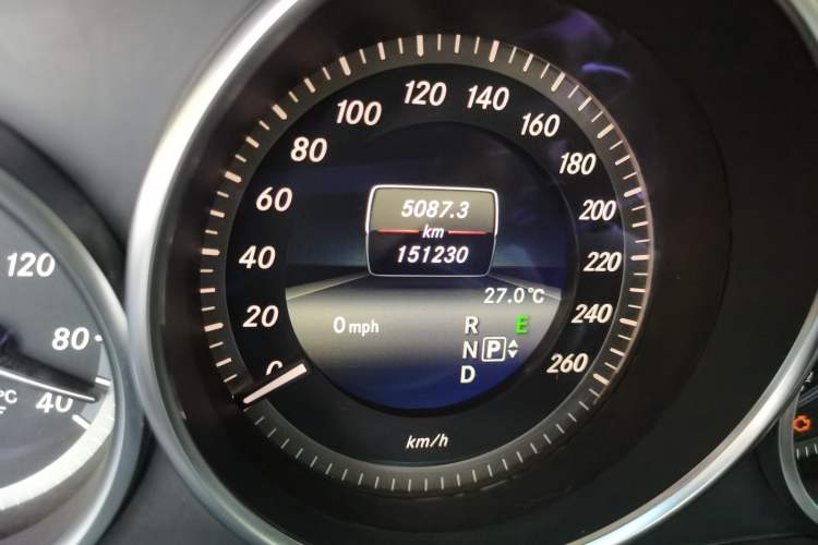 Used Mercedes-Benz E-Class 2014 E 300 L Odometer Close Up