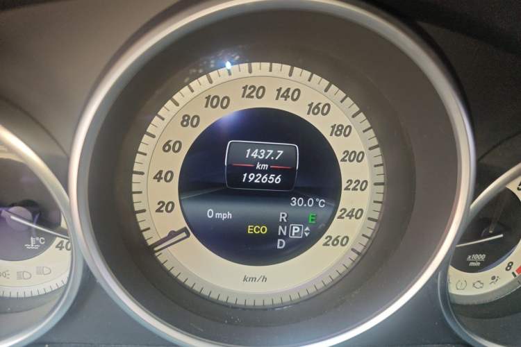 Used Mercedes-Benz E-Class 2014 E 260 L Sport Edition Odometer Close Up