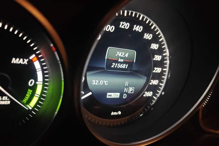 Used Mercedes-Benz E-Class 2014 E 400 L Hybrid Odometer Close Up