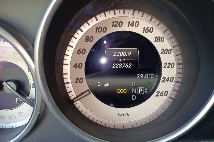 Used Mercedes-Benz E-Class 2014 E 260 L Sport Edition Odometer Close Up