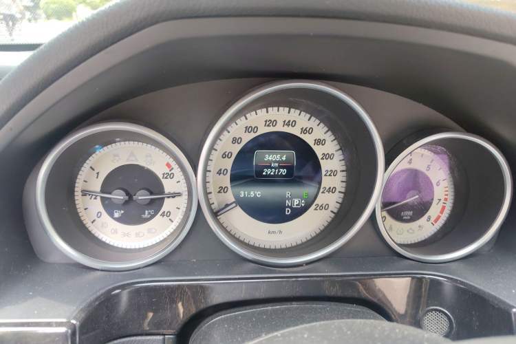 Used Mercedes-Benz E-Class 2014 E 300 L Sport Edition Odometer Close Up