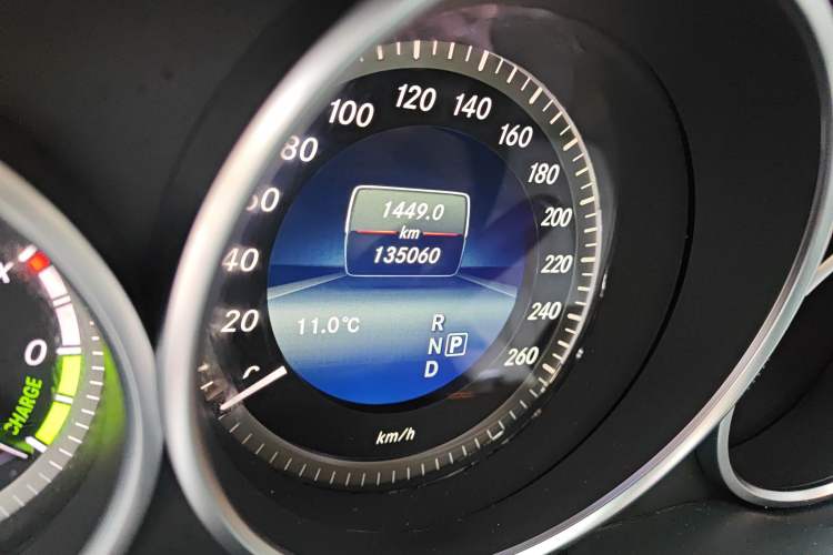 Used Mercedes-Benz E-Class 2014 E 400 L Hybrid Odometer Close Up