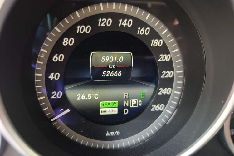 Used Mercedes-Benz E-Class 2014 E 400 L Hybrid Odometer Close Up