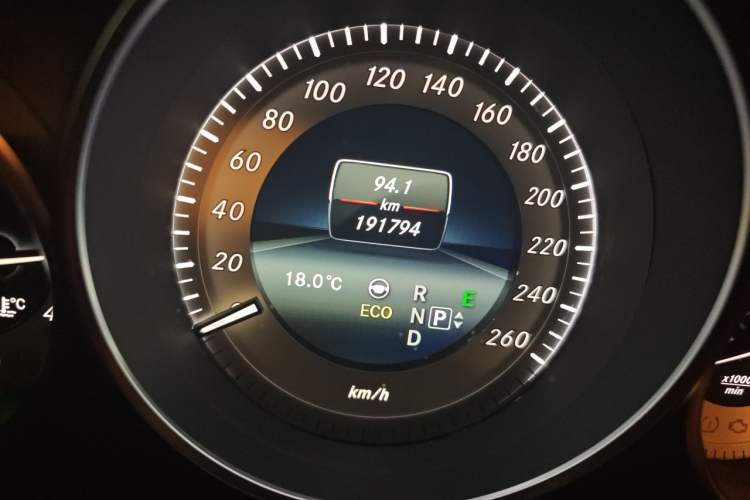 Used Mercedes-Benz E-Class 2014 E 400 L Sport Luxury Edition Odometer Close Up
