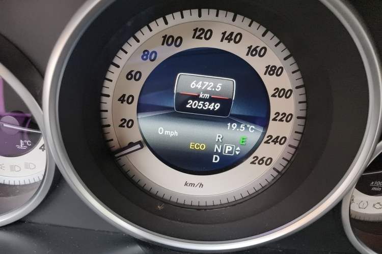 Used Mercedes-Benz E-Class 2014 E 260 L Sport Edition Odometer Close Up