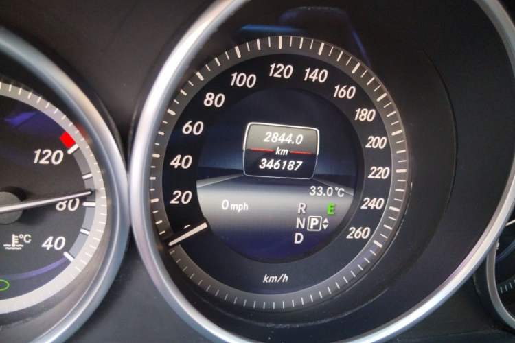Used Mercedes-Benz E-Class 2014 Facelift E 300 L Odometer Close Up