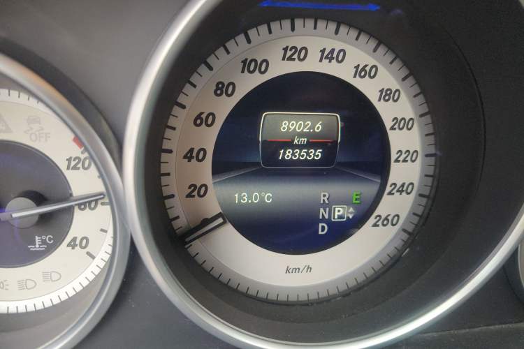 Used Mercedes-Benz E-Class 2014 E 260 L Sport Edition Odometer Close Up